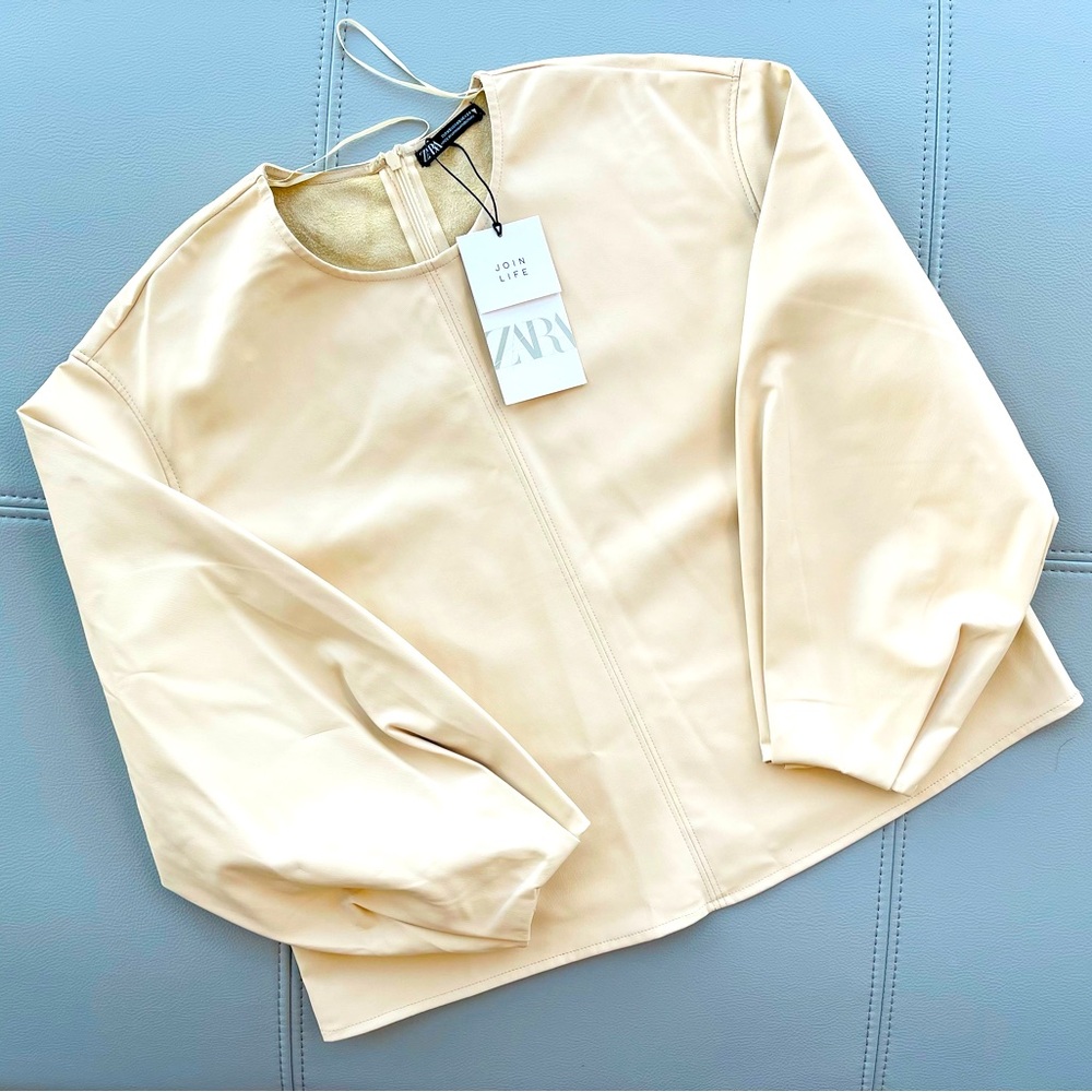 NWT! Zara 
Puffy Sleeve | Balloon Sleeve 
Faux-Leather Top 
Winter White
Size XS
